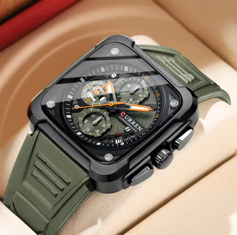 CURREN 8461 — cuadrado de 42 mm con correa de silicona