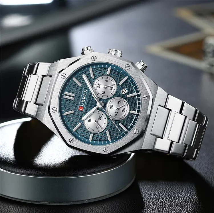 CURREN 8440 — Cronógrafo de acero, brazalete integrado