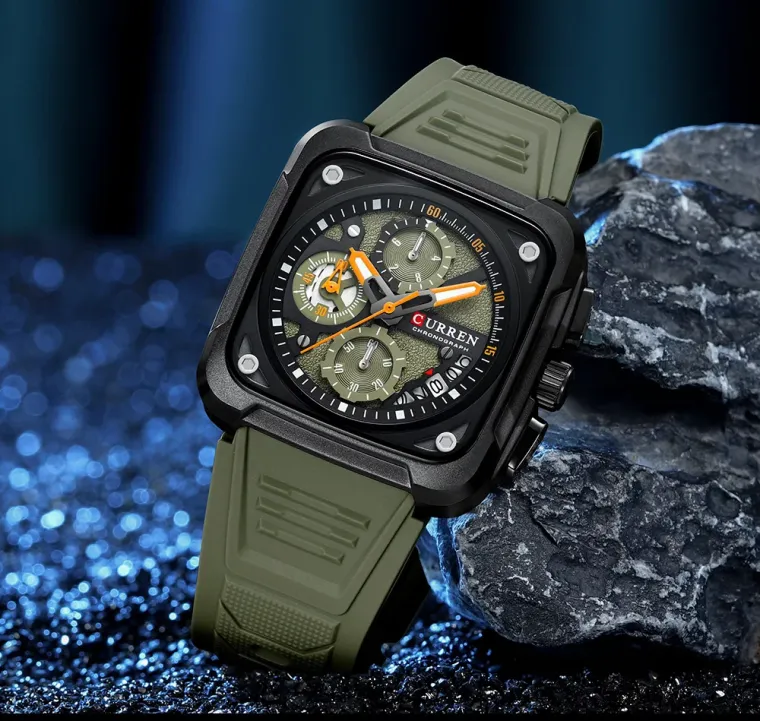 CURREN 8461 — cuadrado de 42 mm con correa de silicona